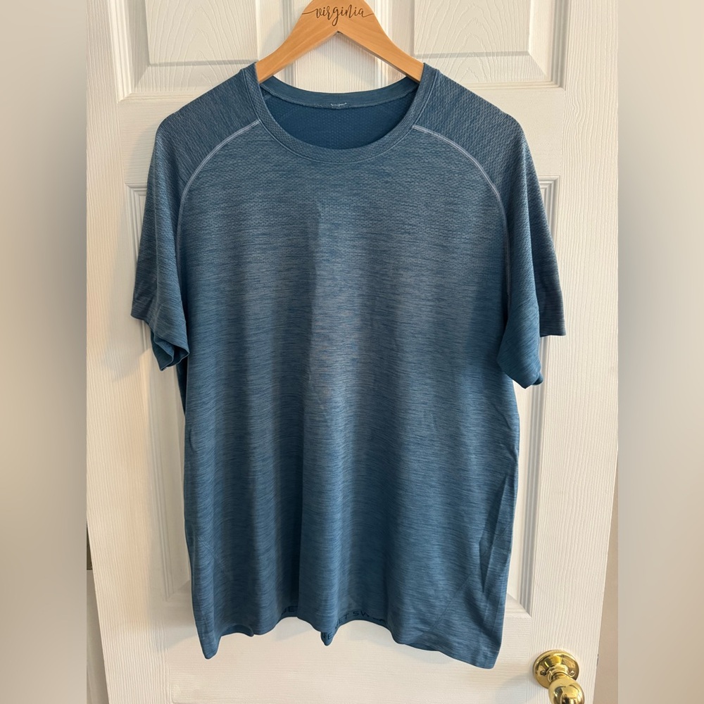 Lululemon Men’s top - size XL